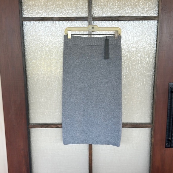 House of Harlow 1960 Skirt Sweater Knit size small Cozy Gray NWT - Picture 2 of 8